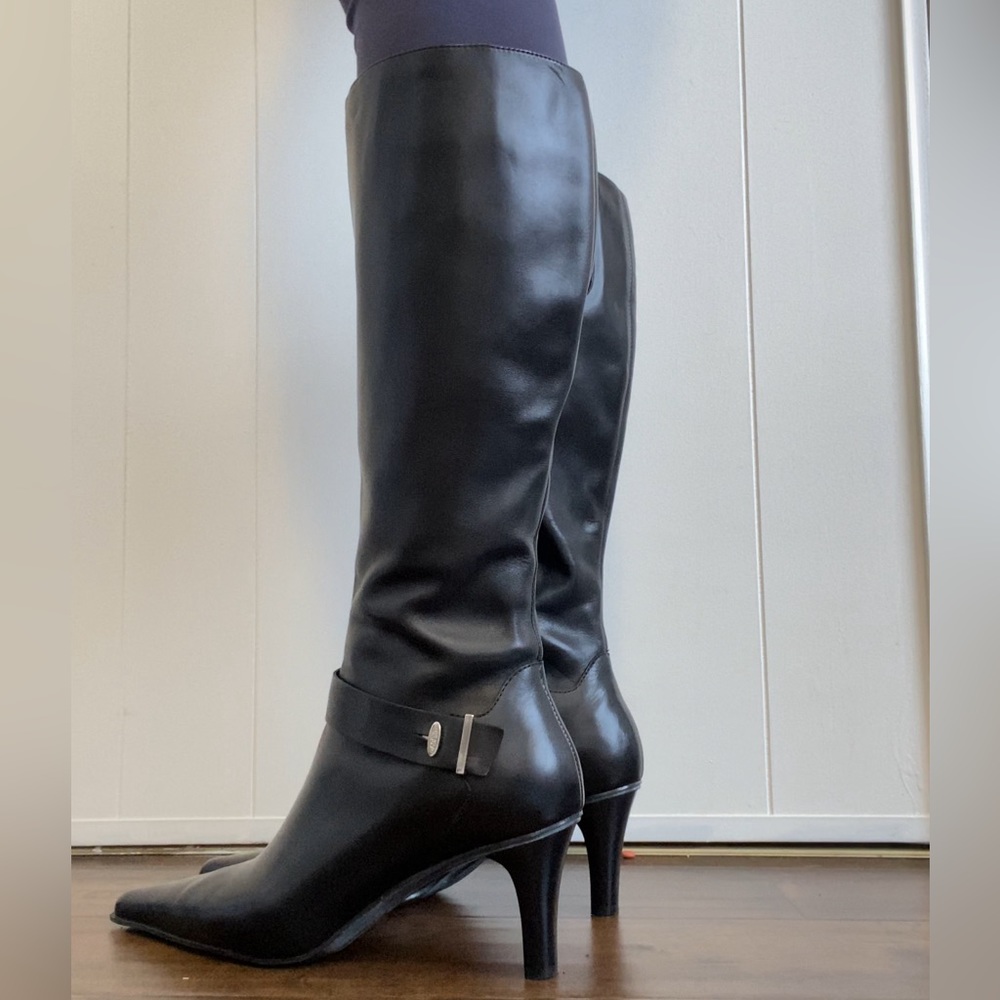Circa Joan & David CJSOL Black
Leather Pointed Toe Side Zip Heeled boots